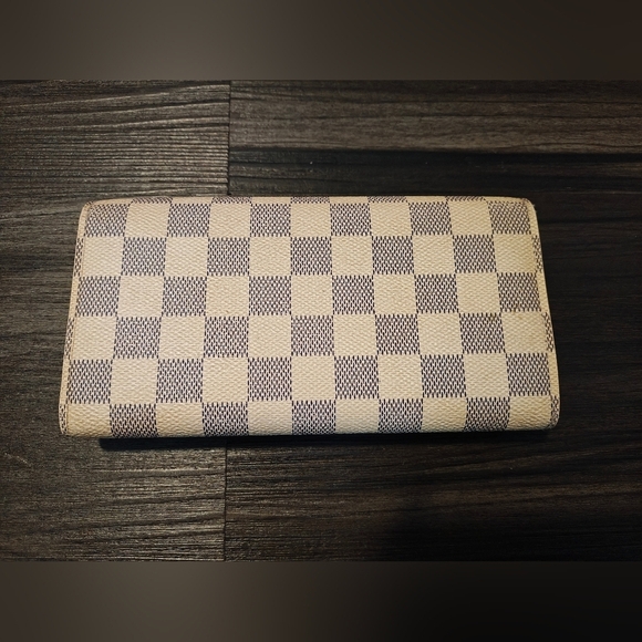 Louis Vuitton Damier Azur Sarah Wallet - Picture 2 of 11